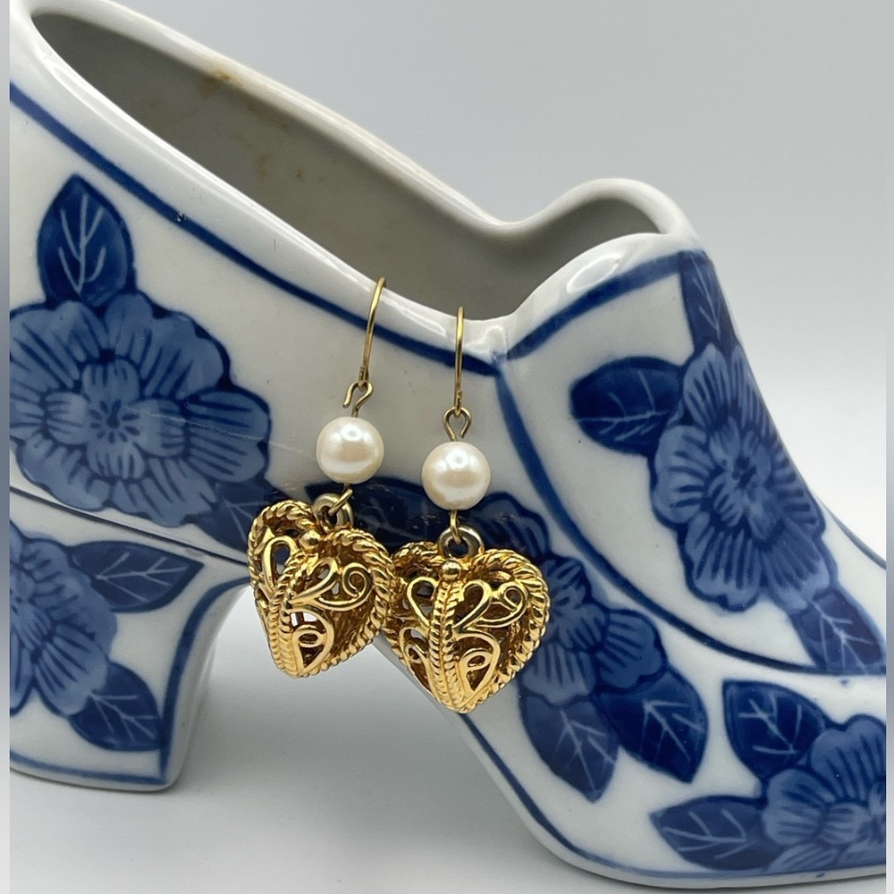 Vintage 1994 Avon Gold Tone Filigree and Faux Pearl Puffy Heart Dangle Earrings